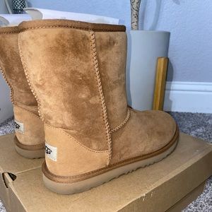 UGG Kid’s Classic II Boot Size 6